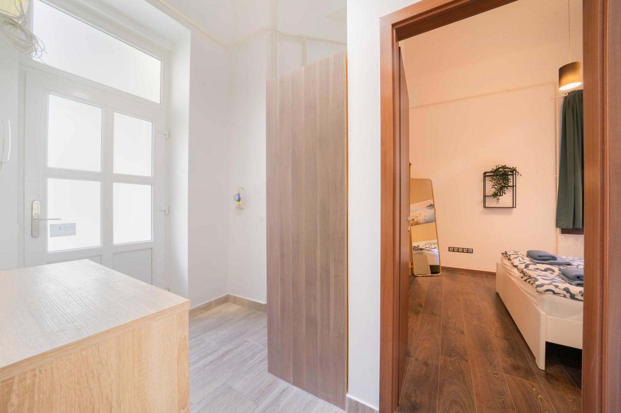 Апартаменти 2br Party District K29 *