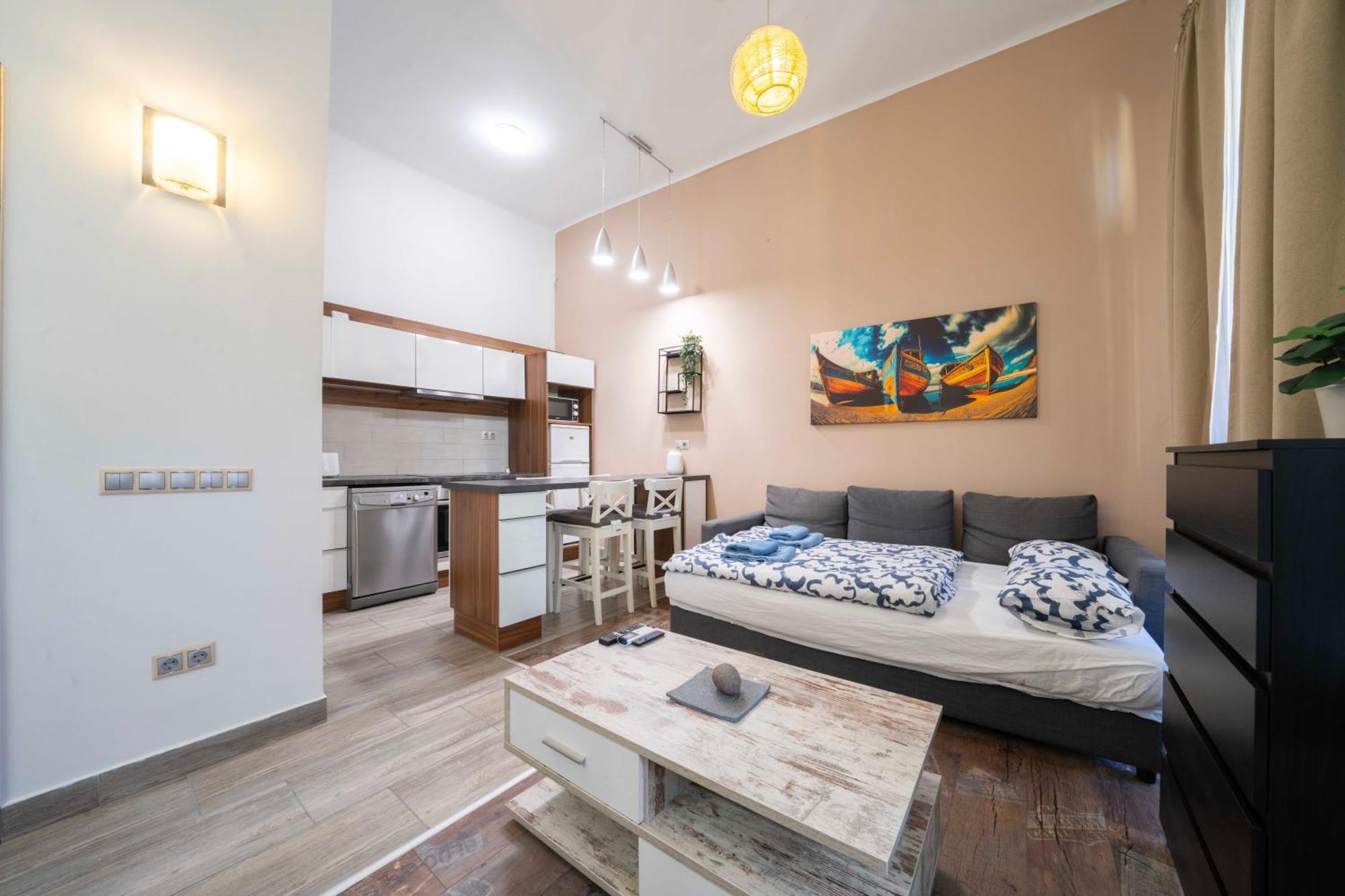Апартаменти 2br Party District K29 *